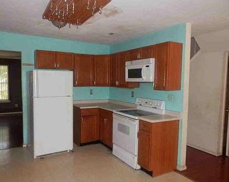 4th image of 8577 Enochs Dr