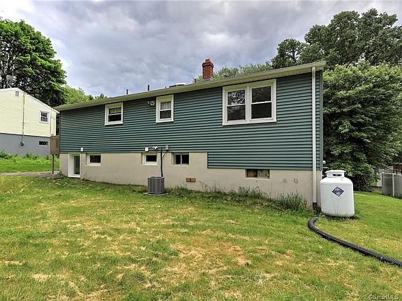 17 Genesee Street / Level Backyard