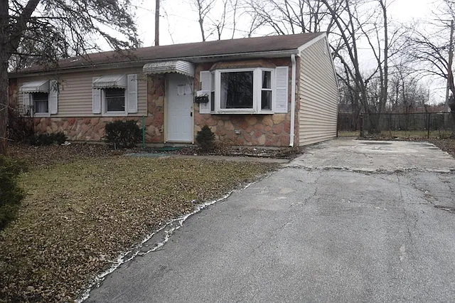 326 Concord Dr photo 1