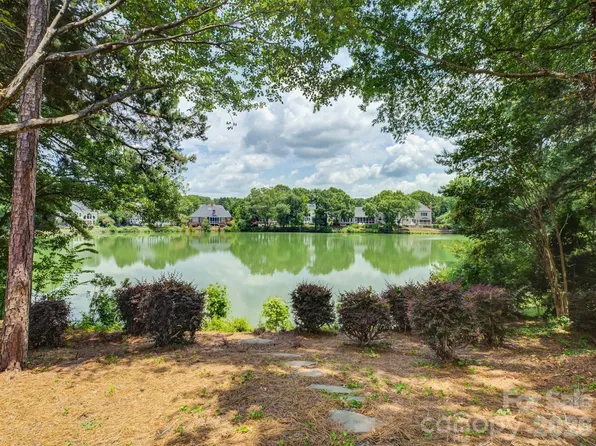 10119 Victoria Mill Ct, Charlotte, NC 28277