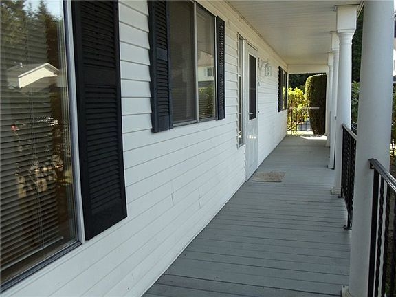 Porch extends the front .