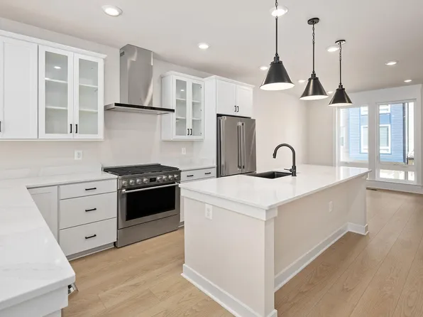 10571 Red Oak St, Fairfax, VA 22030