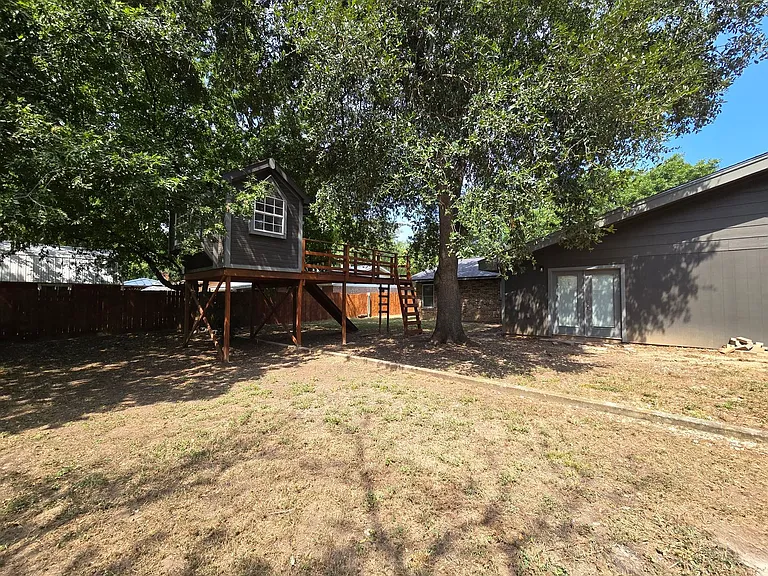 1360 Poppy Ln — Photo 36