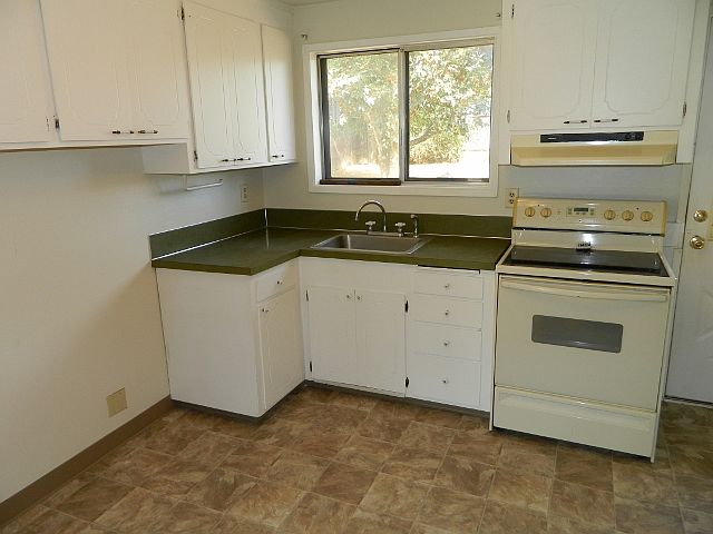 2nd image of 15543 SE Lincoln St