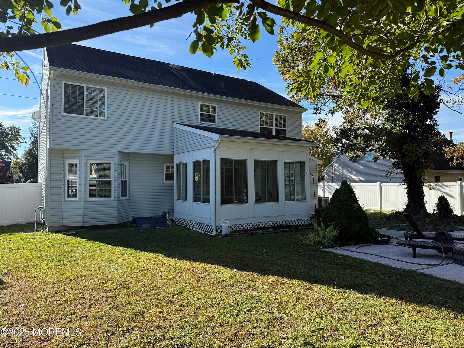 4 bed, 2.5 bath, 2221 sqft, $3,200 — Photo 3
