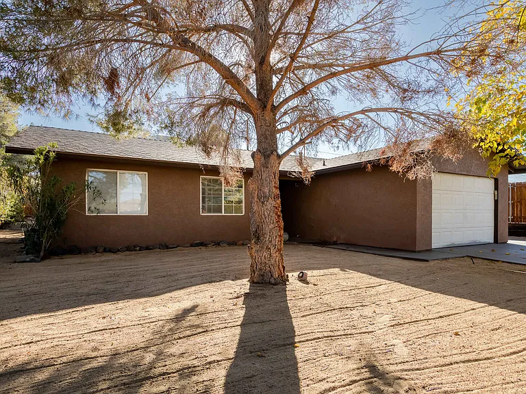 Desert Air Rd — Photo 3