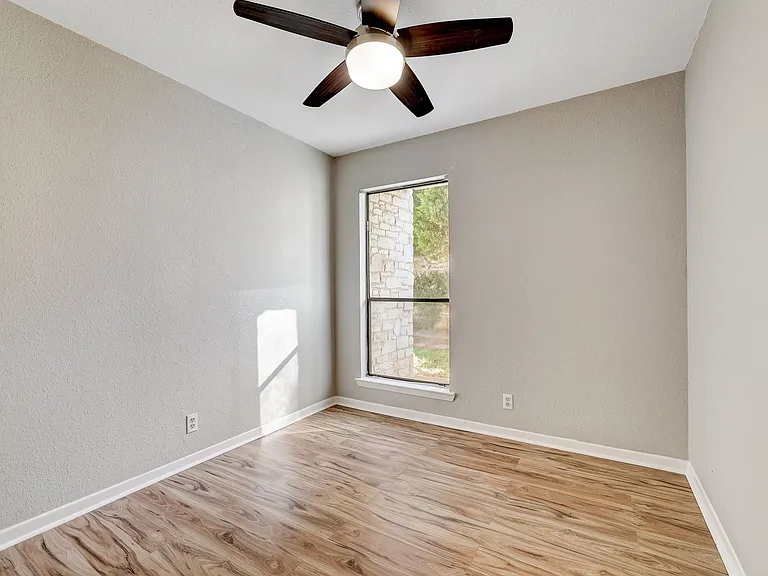 1406 Hyridge Cir — Photo 12