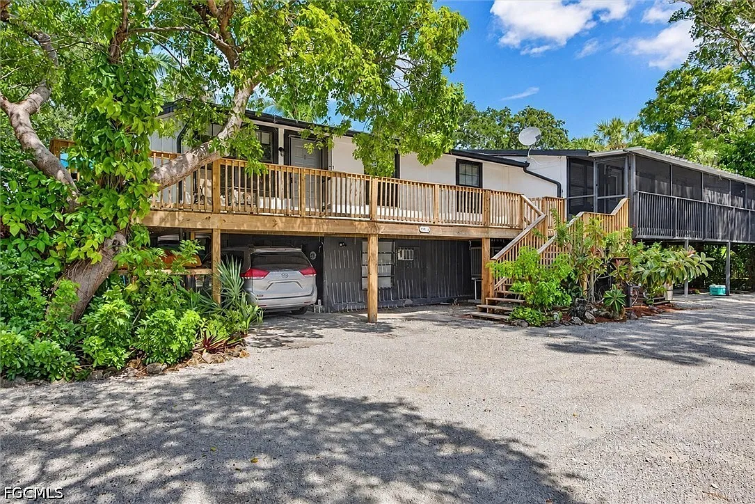 2 bed, 1.0 bath, 820 sqft, $4,200 — Photo 1
