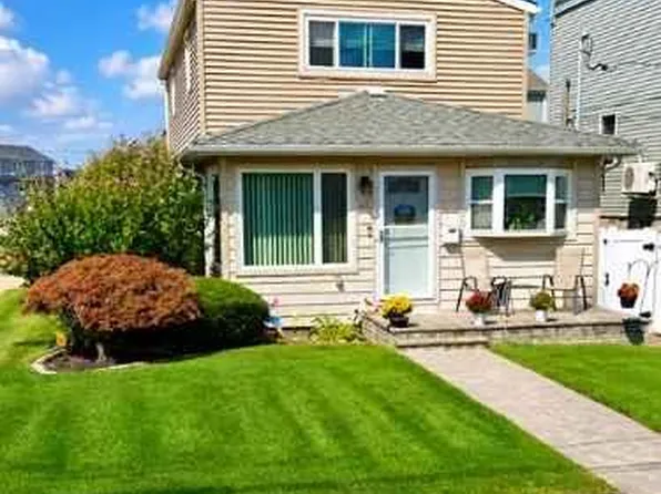 29 Milton Road, Babylon, NY 11702