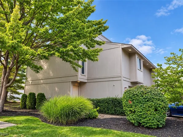 8035 Steven David Dr, Strongsville, OH 44149