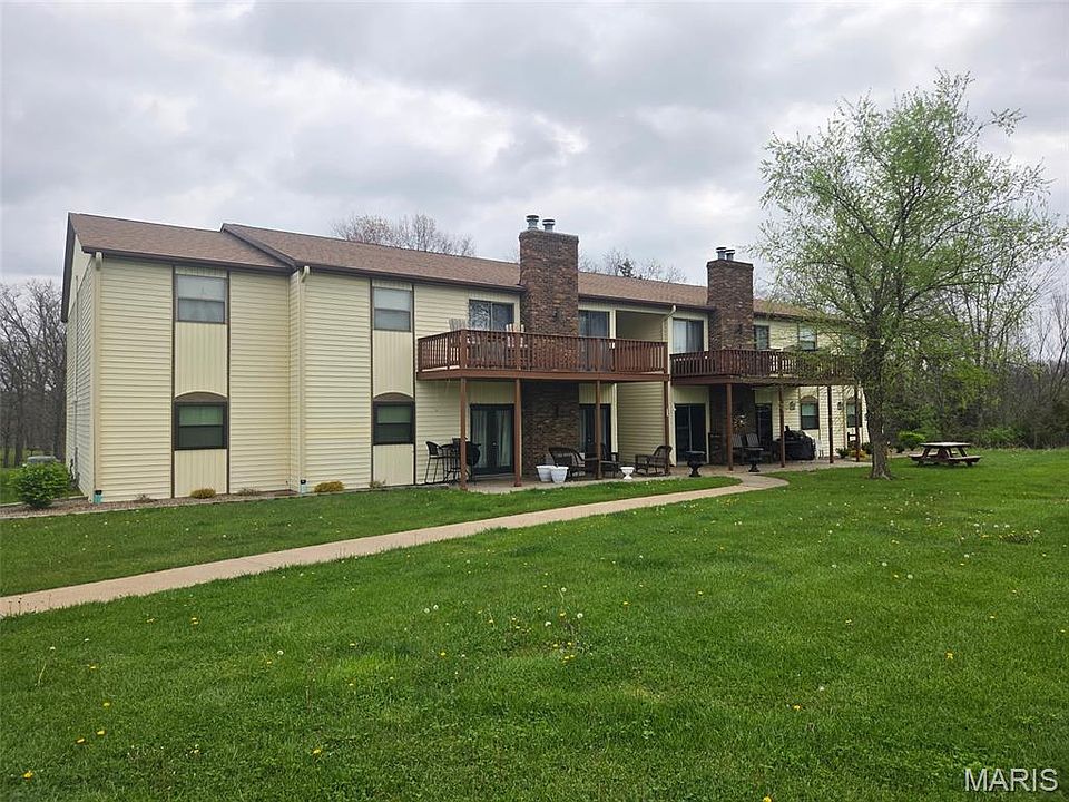 1st image of 18468 Lakeview Cir #101