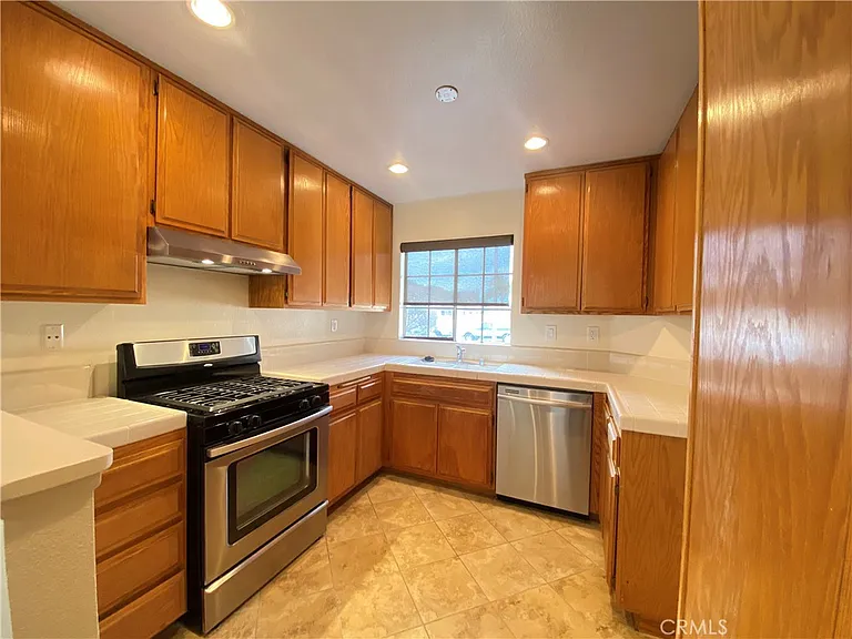 1084 Jacaranda Rd — Photo 5