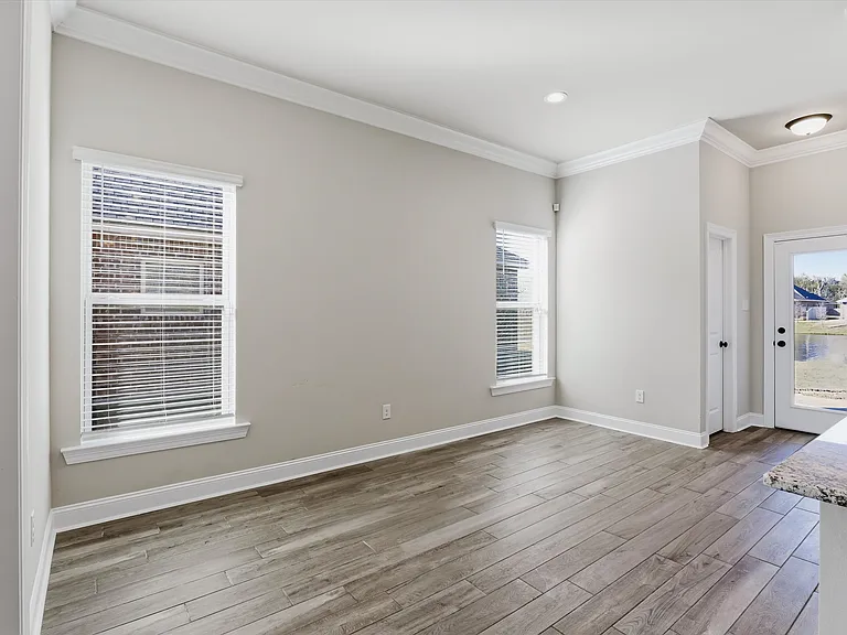 38428 Parliament Dr — Photo 12