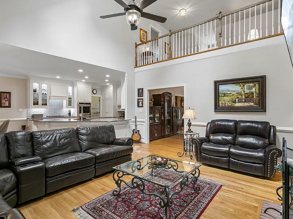 144 Hearthside Ln