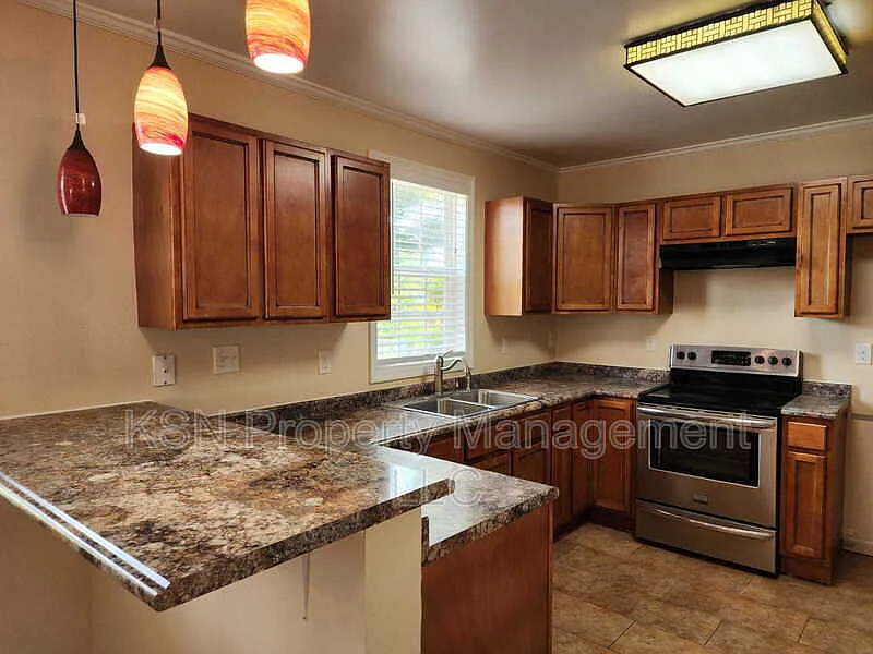 2 bed, 1.0 bath, 1284 sqft, $1,600 — Photo 4