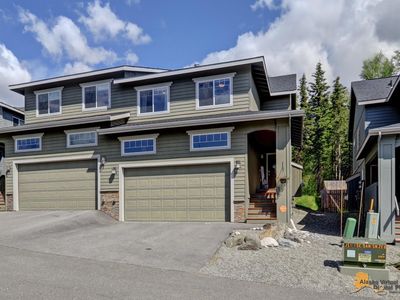 9095 Eagle River Ln, Eagle River, AK, 99577