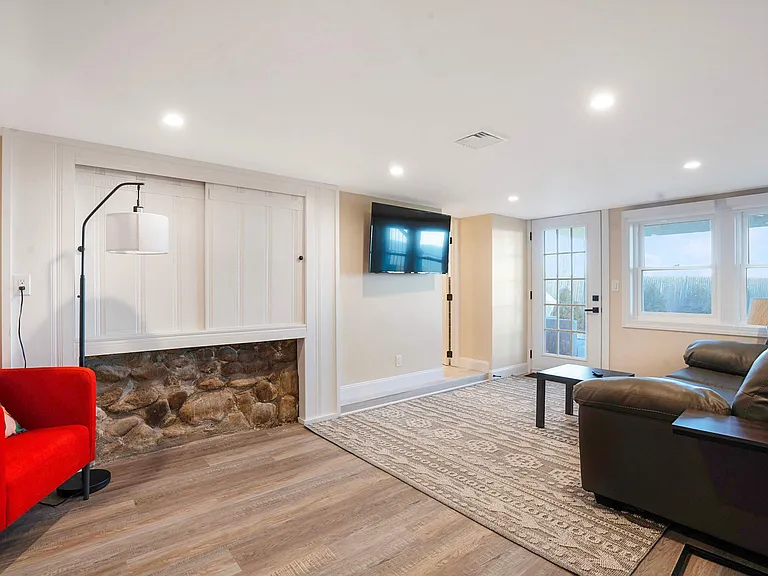 Cliff Rd E — Photo 14
