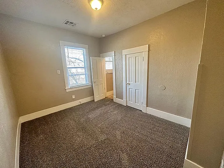 715 Asp Ave — Photo 4