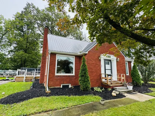805 Maplewood St, Willard, OH 44890