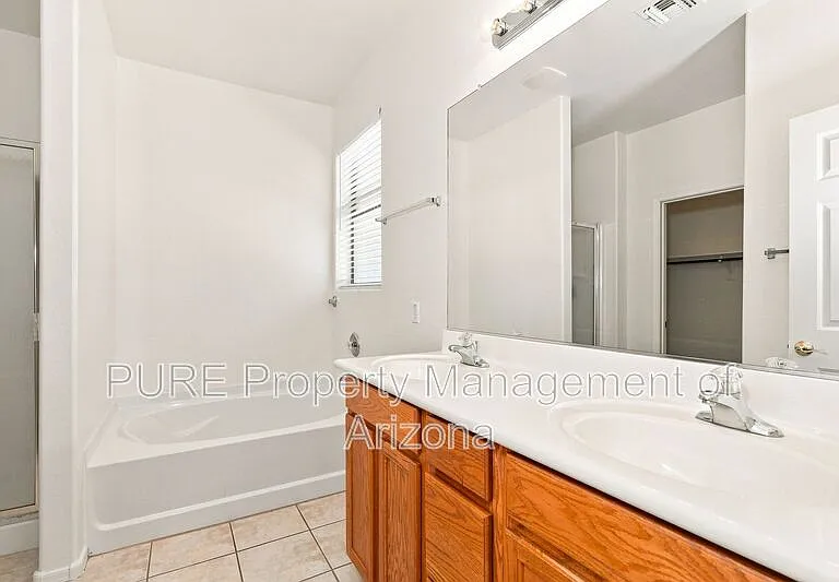 1136 E Nickleback St — Photo 12