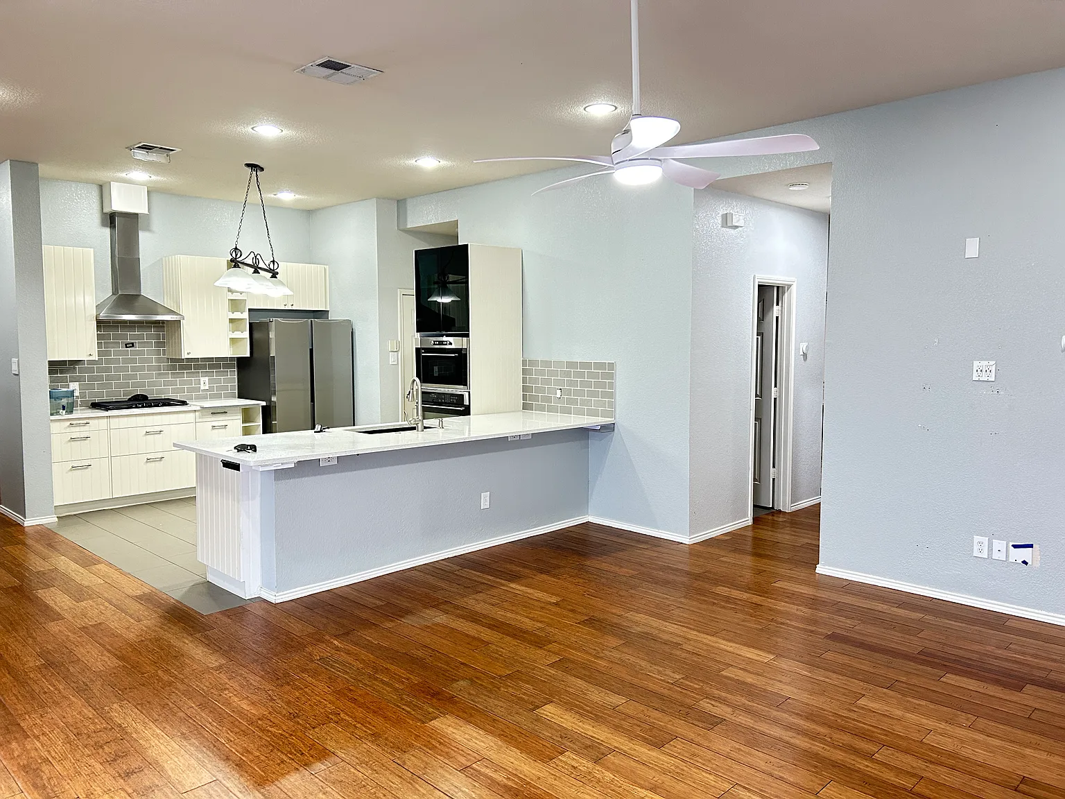 4 bed, 1876 sqft, $3,450 — Photo 4