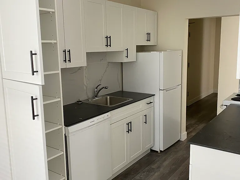 275 Nassau St N #2 — Photo 6