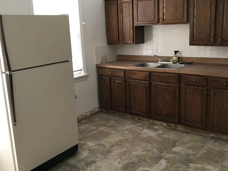 1951 E 123rd St #4 — Photo 2
