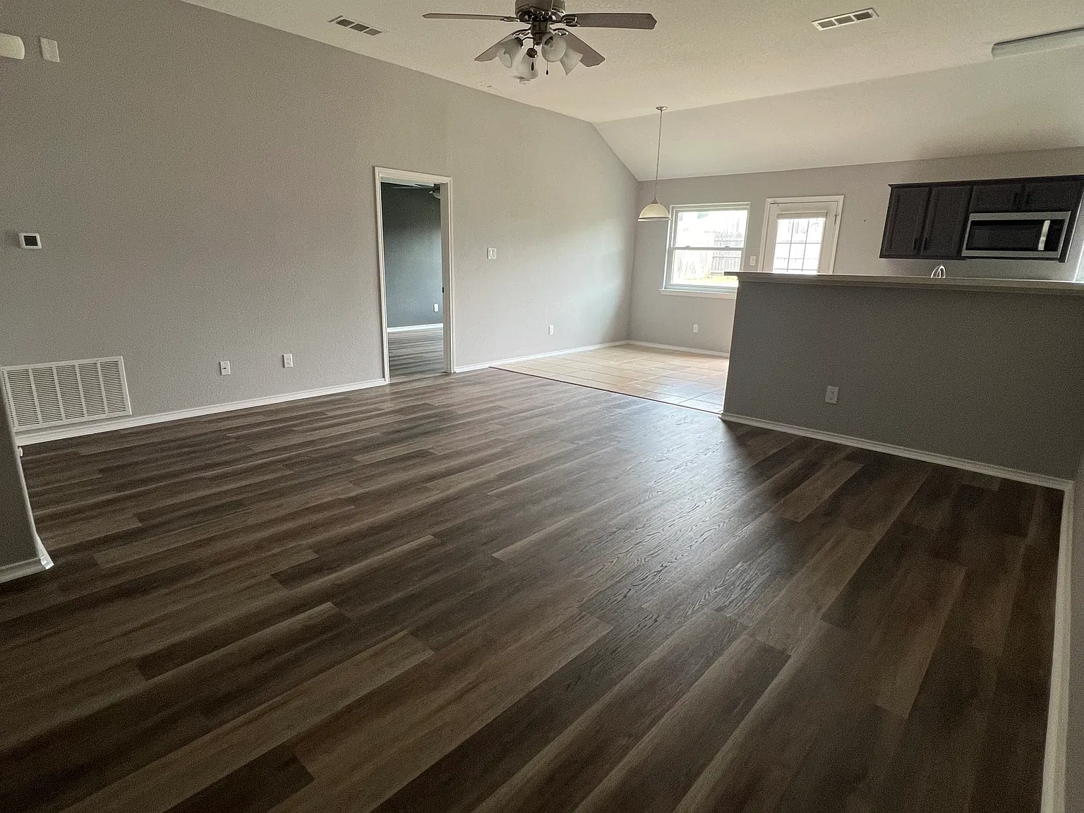 3 bed, 1410 sqft, $1,900 — Photo 2