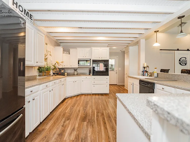 800 Shore Line Dr — Photo 12