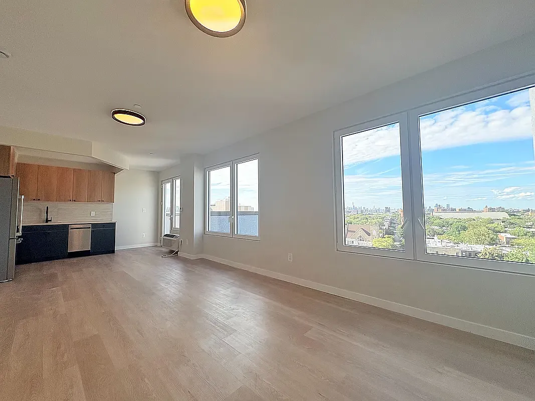 1600 Fulton Street — Photo 2