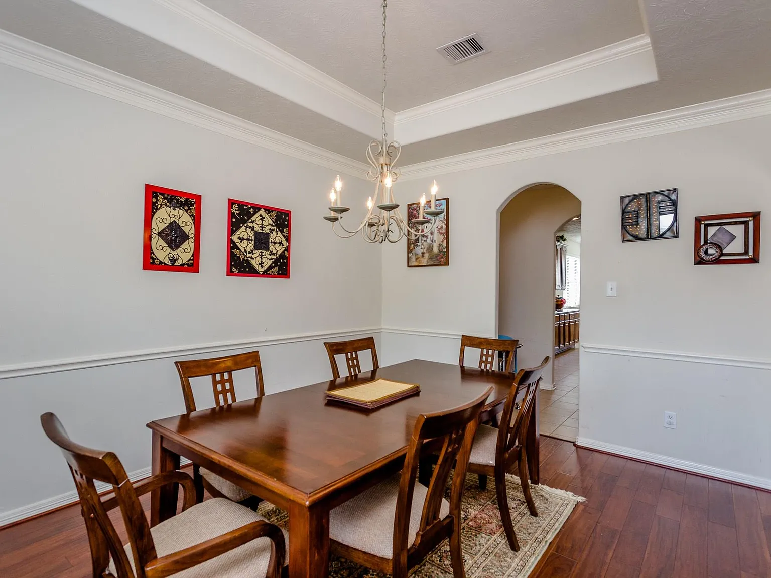 3 bed, 2.0 bath, 2589 sqft, $3,050 — Photo 4