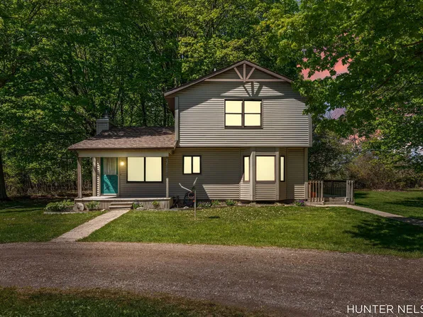 8255 Alpine Ave NW, Sparta, MI 49345