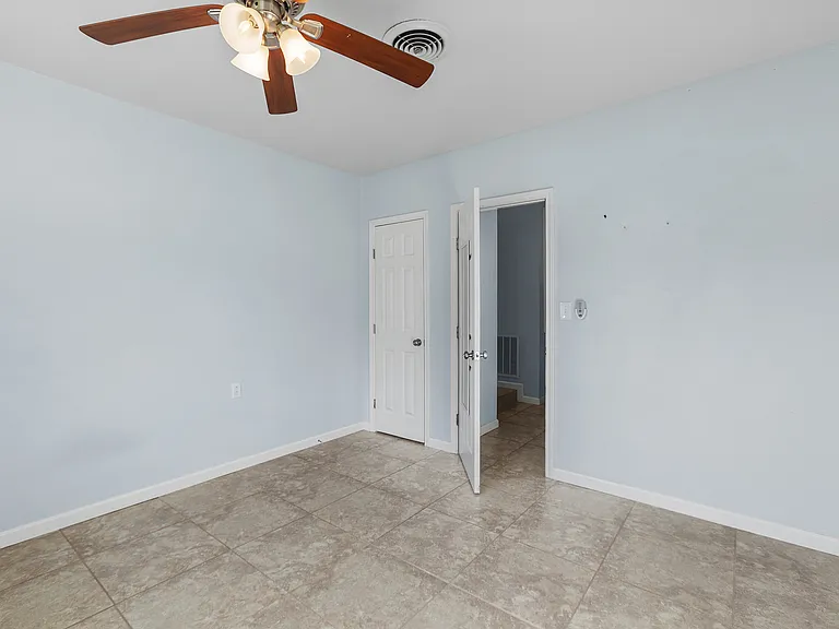 705 W 3rd St — Photo 25