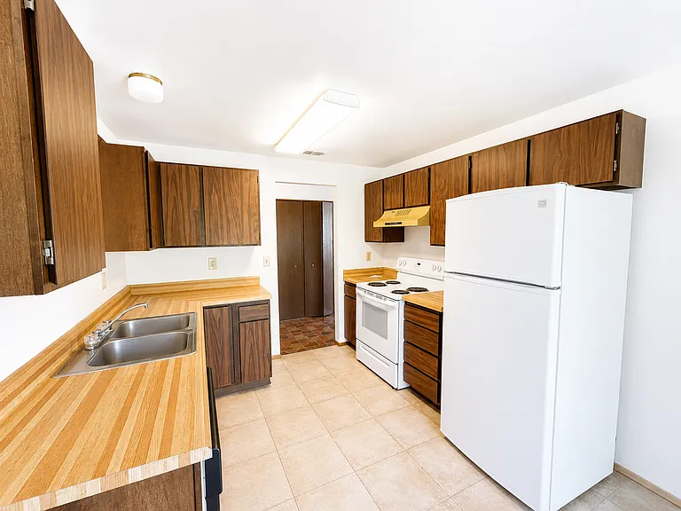 1704 Antoine Ave — Photo 2