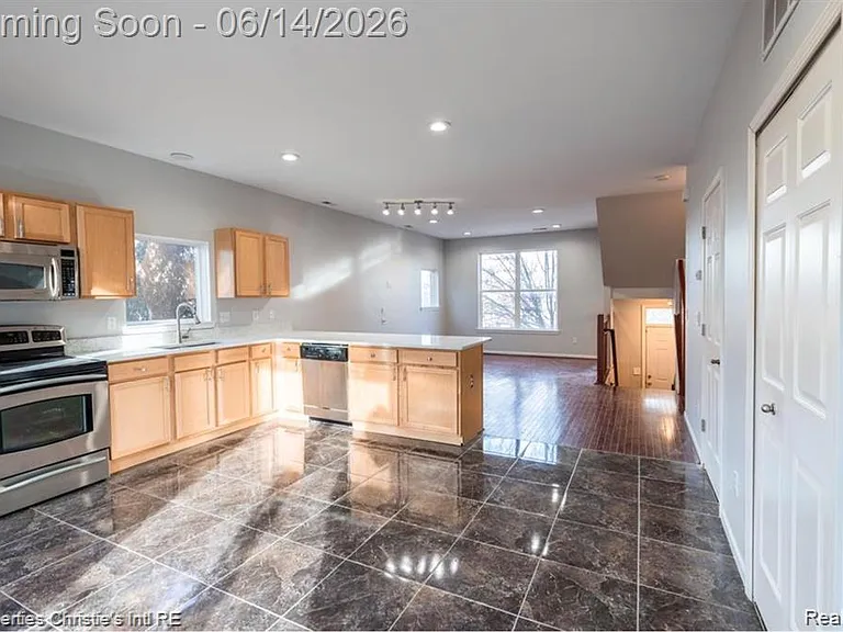 7645 Woodward Ave #70 — Photo 2