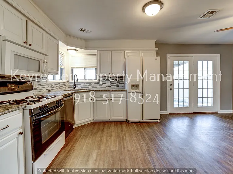 209 N 11th St — Photo 14