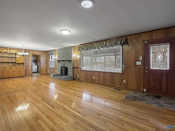 5th image of 8208 Hickory Hill Ln SE