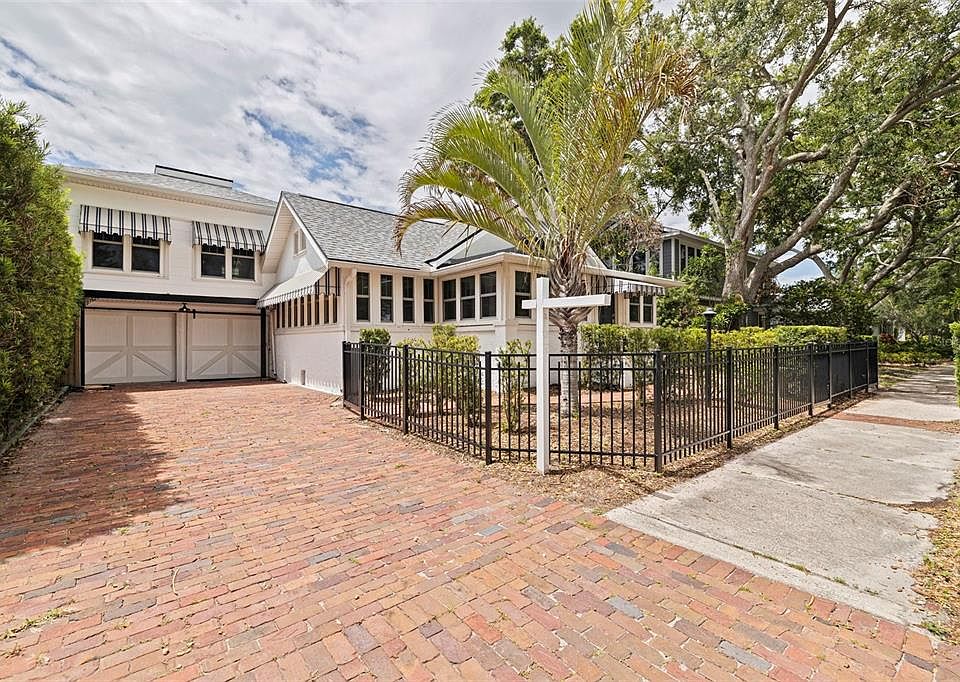 1st image of 246 18TH AVENUE NE