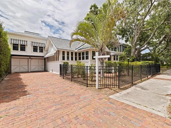 246 18th Ave NE, Saint Petersburg, FL 33704