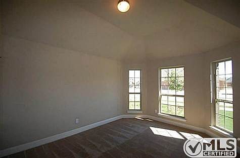 5th image of 305 Colorado Dr