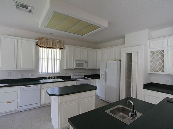 3rd image of 1575 The Oaks Blvd