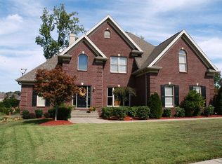 3021 Wolf Lake Blvd, New Albany, IN 47150