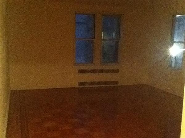 2nd image of 125 Kenilworth Pl