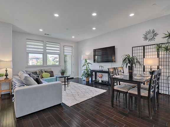 3rd image of 207 Montalcino Cir