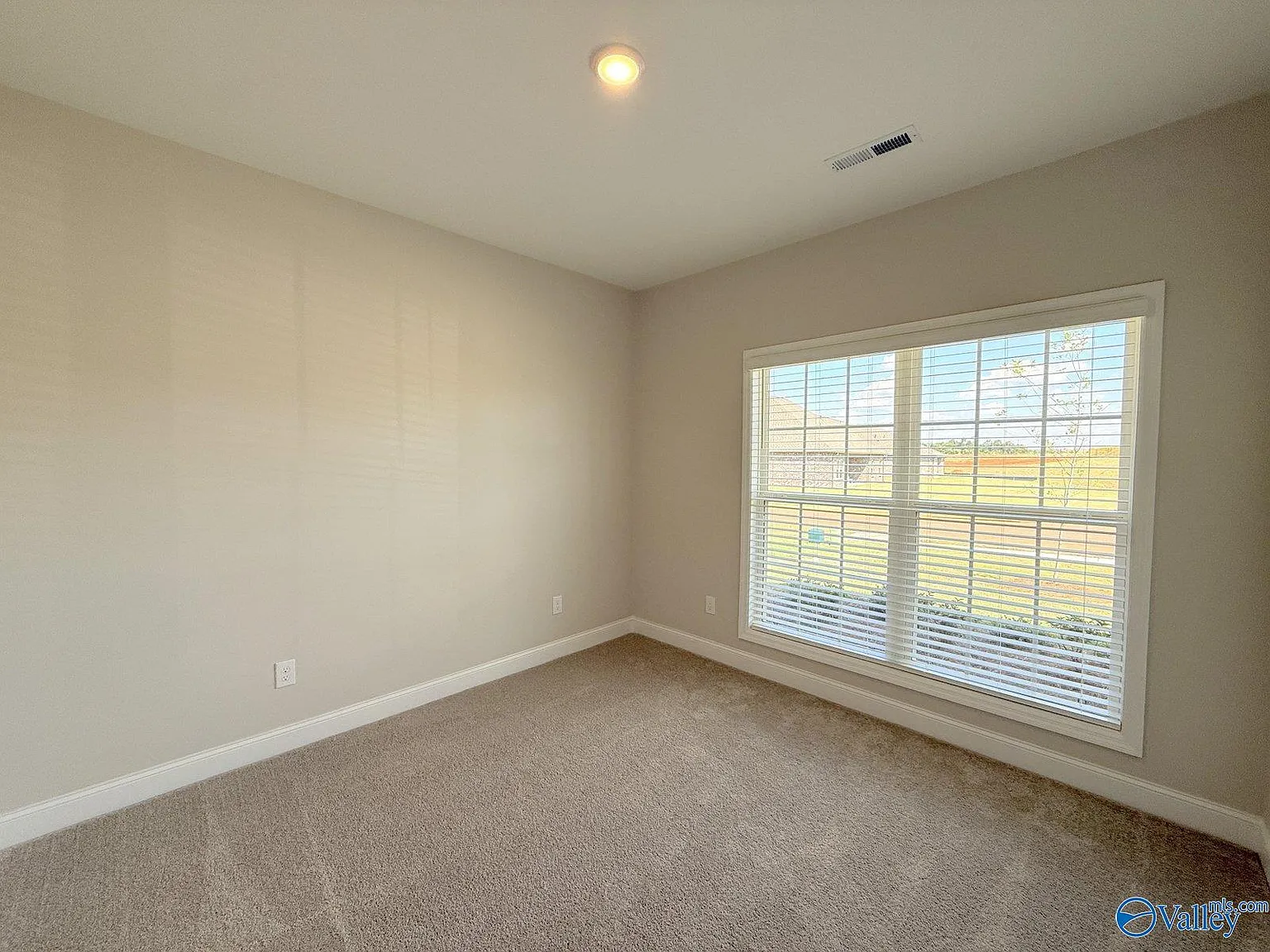 3 bed, 2.0 bath, 1620 sqft, $1,795 — Photo 4