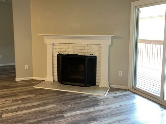 2nd image of 995 Holli Springs Ln #A