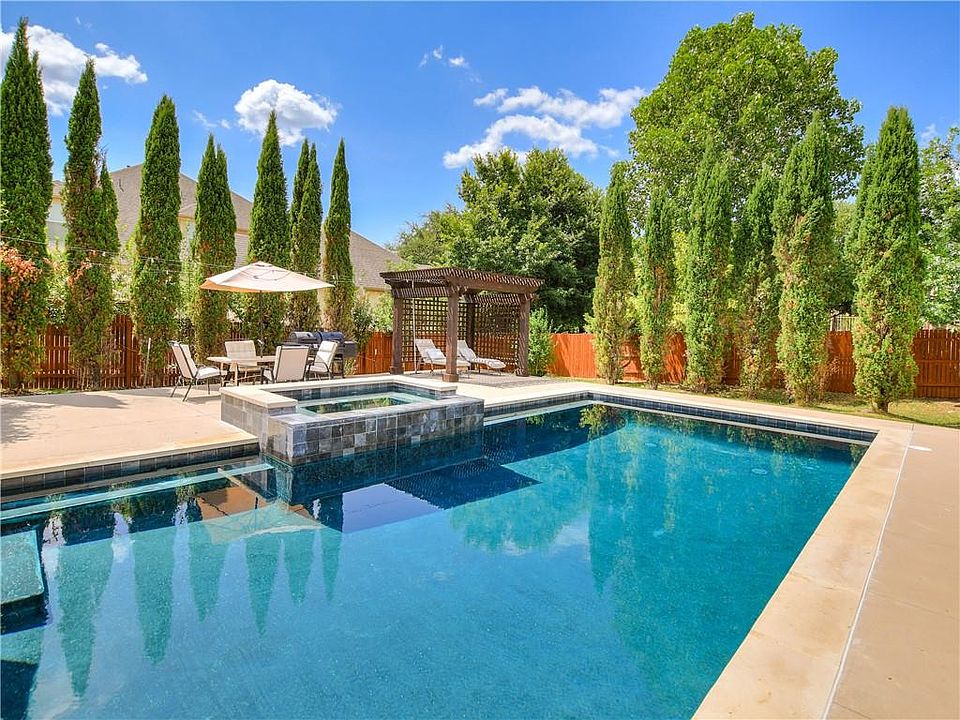 1st image of 545 Aspen Dr