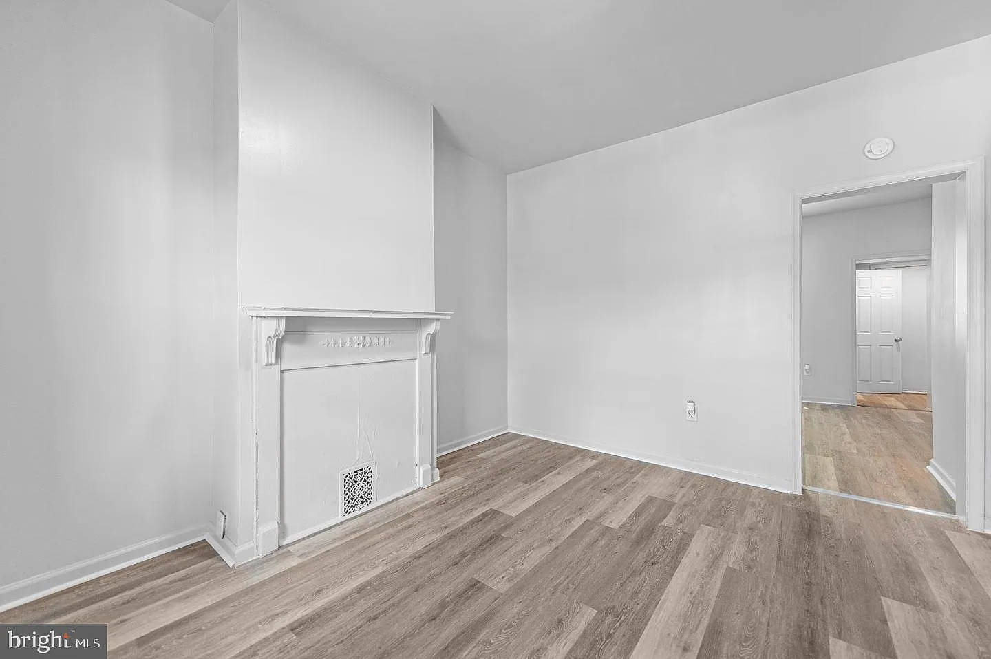 2 bed, 1.5 bath, 812 sqft, $1,150 — Photo 4