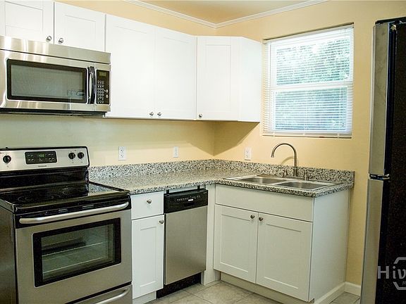 5th image of 559 Pulaski Street