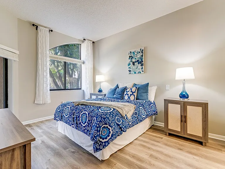 Park Tower - 55+ Active Adult Apartments — Photo 10